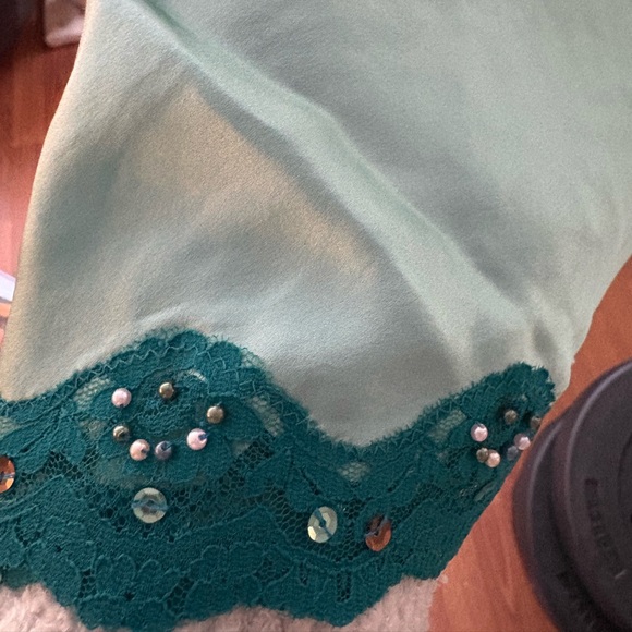 NWT Gold Hawk 100% silk aqua cami with embellished lace trim size M/L - Picture 4 of 5